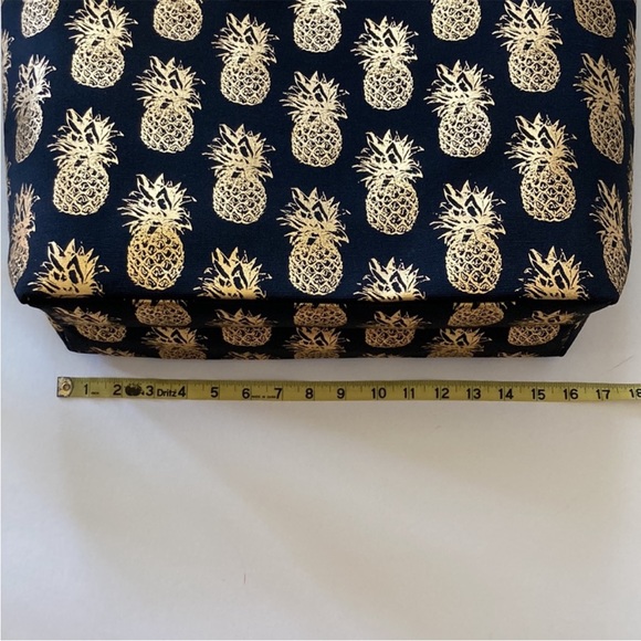 Jumbo Black & Gold Foil Pineapple Beach Tote - Picture 9 of 10